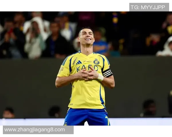 足球巨星风采全景解析：从梅西到C罗的传奇之路与未来展望